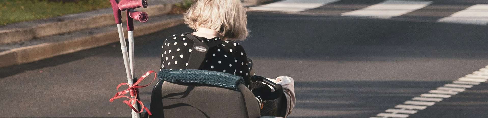 Vrouw in supermarkt aangereden door een scootmobiel